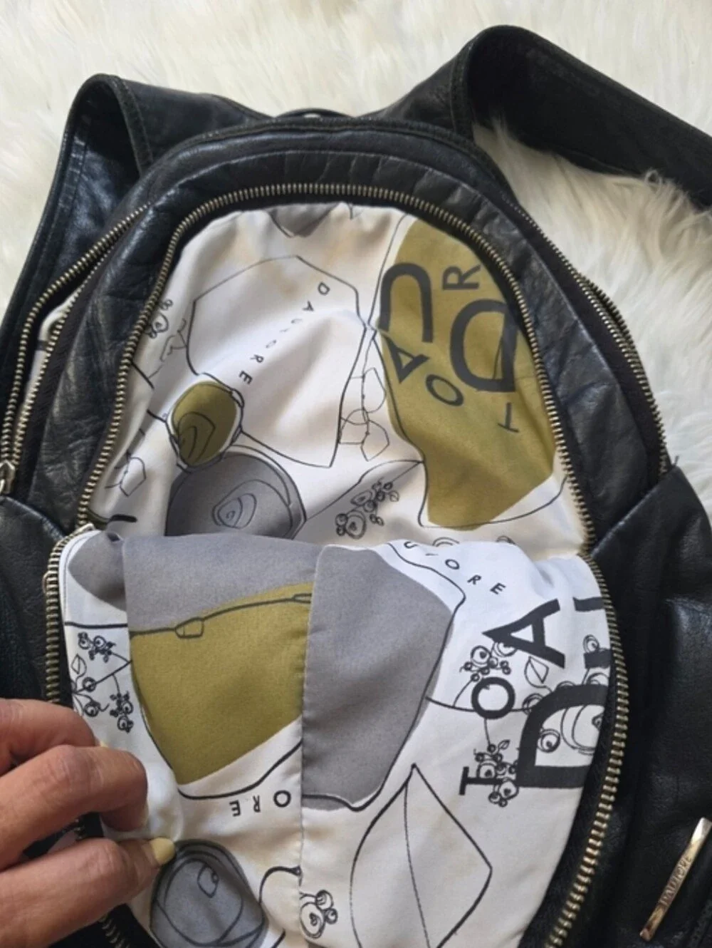 Dautore Black Quilted Backpack with Top Zipper Pocket